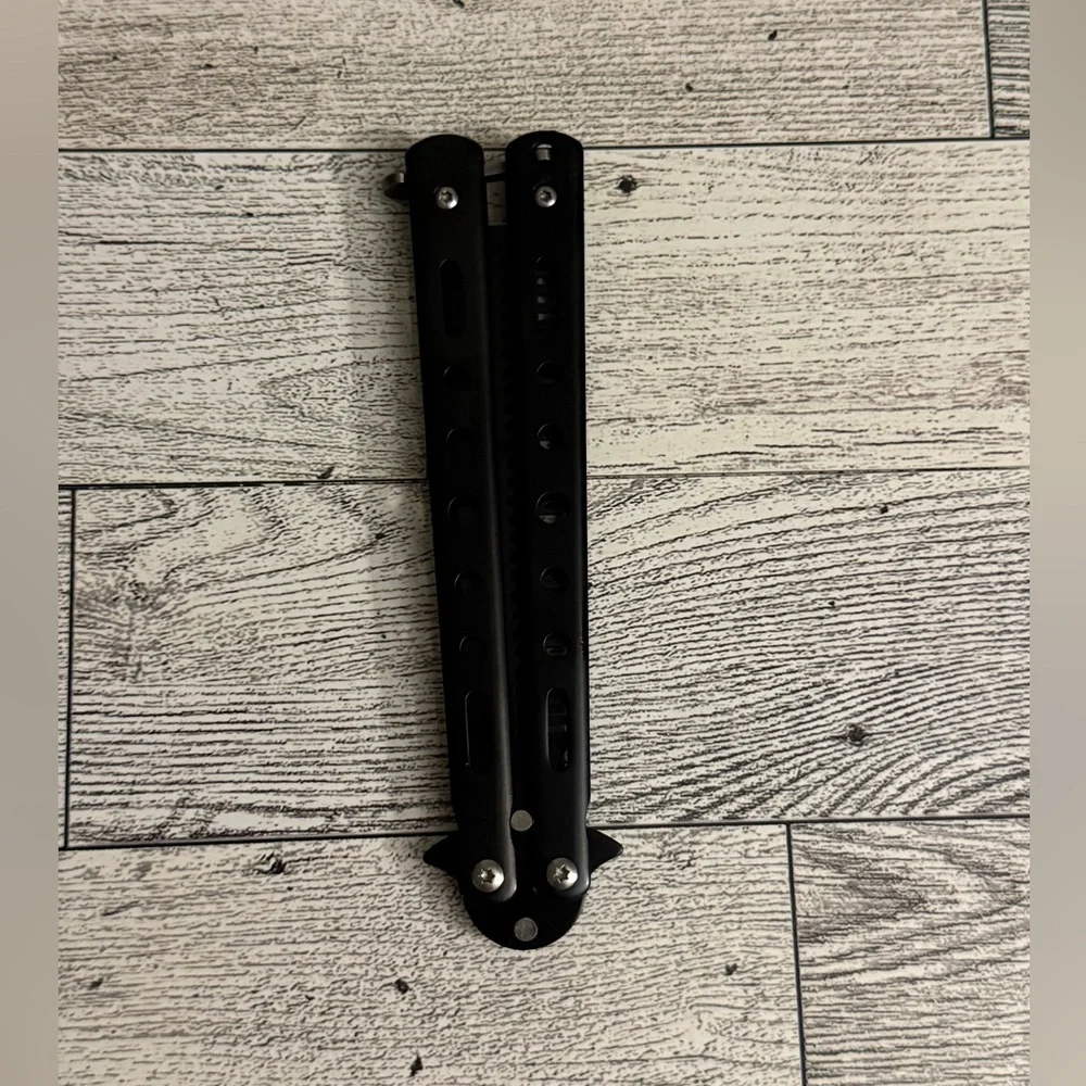 Novelty Black Metal Black Balisong Styling Comb for Men Grooming